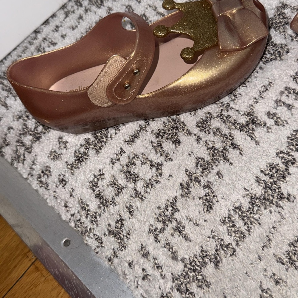 Girls Metallic Rose Gold Jelly Mary Jane Shoe with Gold Crown Accent